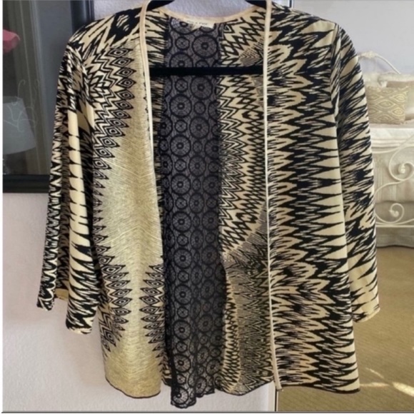 Women’s Tea n Rose Open Lace Back Statement Cardigan Size Small - Picture 2 of 5